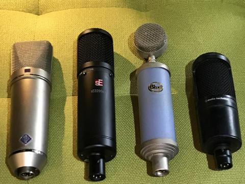 七嘴八舌 - 七嘴八舌採用專業錄音室及專業錄音設備。