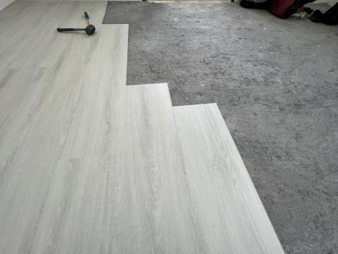 世鴻有限公司 - 