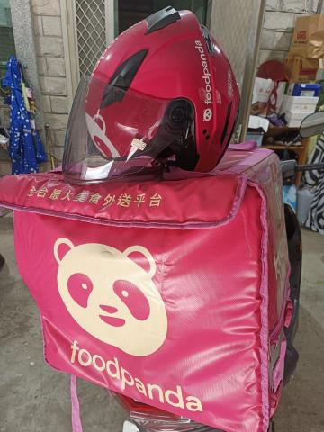 吳旻哲 - 外送裝備齊全