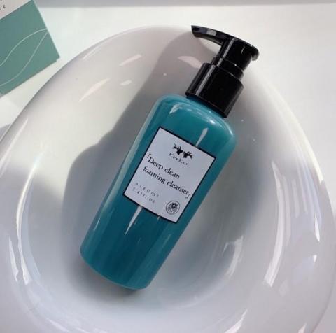 J.P.F 布朗夏爾設計有限公司 - 洗面露包裝設計，簡約風格。