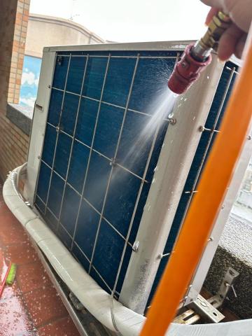 許崴翔 - 保養外機