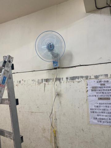 卓晉賢 - 壁扇安裝。