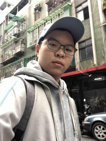 提供收納袋掛服務的專家吳昶毅