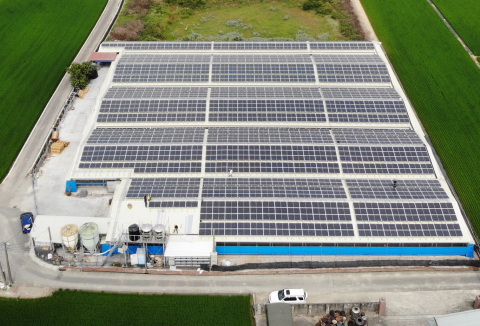 昕陽/領航太陽能發電 周特助 - 高雄路竹畜牧場屋頂(養雞場)太陽能發電設備