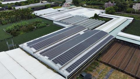 昕陽/領航太陽能發電 周特助 - 台中新社菇寮屋頂裝設太陽能光電設備