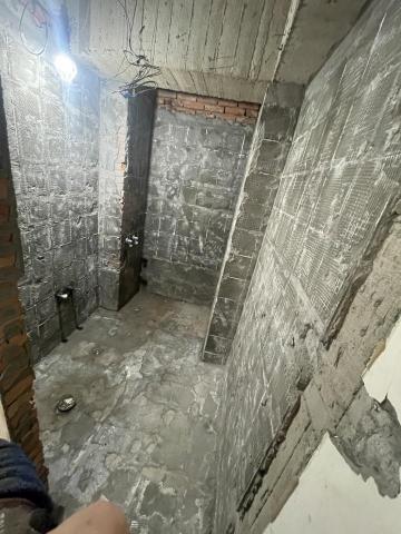 三元拆除工程行 - 施工後廁所牆面剔除、垃圾清除。成效很好