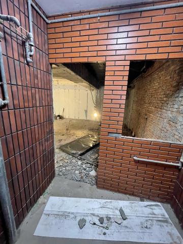 三元拆除工程行 - 施工中。瓷磚完整保留。
小心施工必定有好結果。