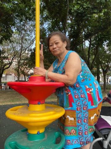 許舒琳 - 開始學習站立及步行