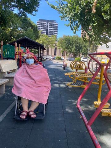 許舒琳 - 原先阿姨無法行走及站立