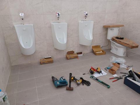 傑恩水電 - 小便斗與馬桶安裝