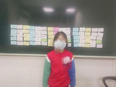 王昱婷 - 小二學生獨立完成主詞+be動詞+冠詞+名詞