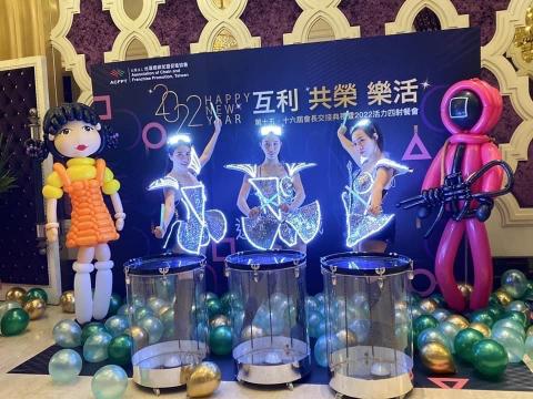 展韻音樂創意 - 辣妹擊鼓表演 展韻音樂創意 - 辣妹擊鼓表演