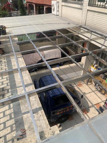 士鑫玻璃有限公司 - 舊式PC採光罩更換玻璃工程