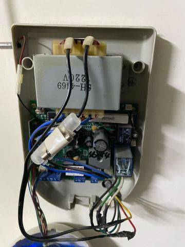 施閔仁 -  車庫鐵捲門自動或被動感應