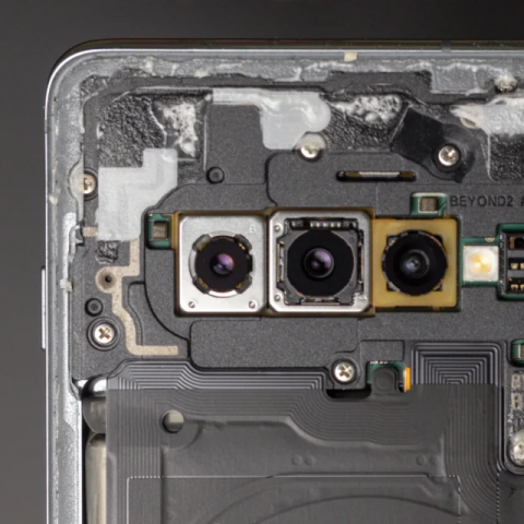 點子3C - 提供iPhone維修、Android手機維修更換電池等服務，維修最快30分鐘交機，90天維修保固