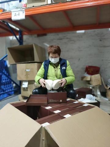 愛買供應鏈有限公司 - 大陸廣州倉庫專業品檢衣服鞋子包包等回台貨品