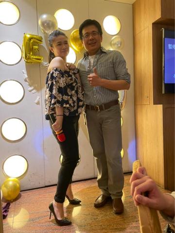 謝伶敏 - 與副部長合影