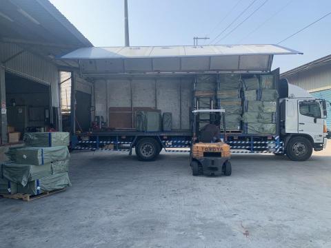愛買供應鏈有限公司 - 台灣中南部固定配合車隊大量貨物可迅速安排派送