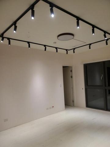 王振昌 - 連工代料安裝口字型軌道加吸頂燈含電子開關