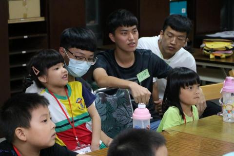 王東彥 - 營隊志工服務照片