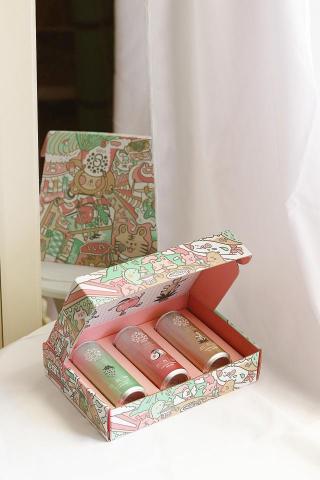 周秘羽 - 起家雞旗下泡泡蘇打酒品牌 8bly 
KOL 禮盒、飲料logo設計