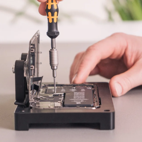 點子3C - 舉凡iPhone螢幕破損、換電池、鏡頭故障、碰撞當機卡白蘋果、泡水、觸控失靈等疑難雜症都能處理！專業工程師一對一服務