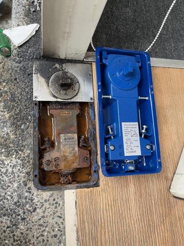 幸運鎖匙工作室 - 地鉸鏈安裝及代安裝工程