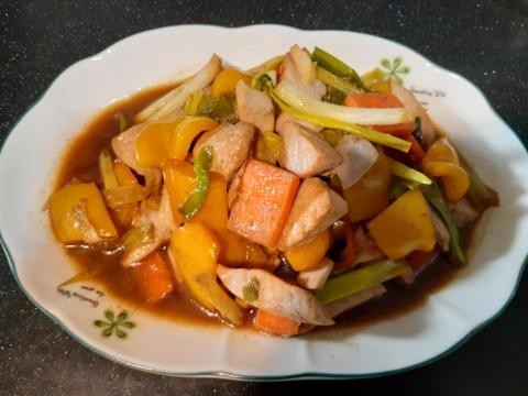 小圓 陳 - 彩椒雞丁