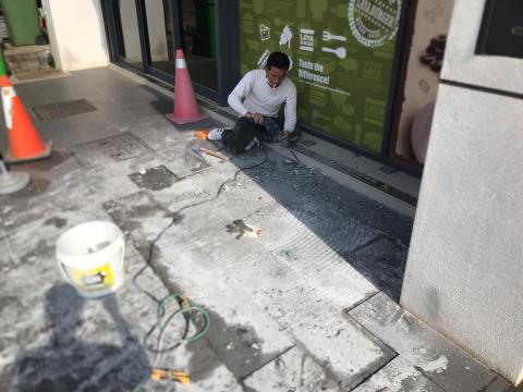 吳師傅 - 30*60版岩磚 膨共 修補 吳師傅 - 30*60版岩磚 膨共 修補