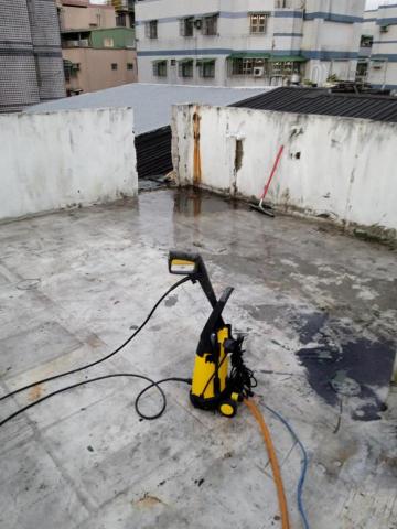 策略防水工程事業群 - 新莊民安東路，高壓槍清理