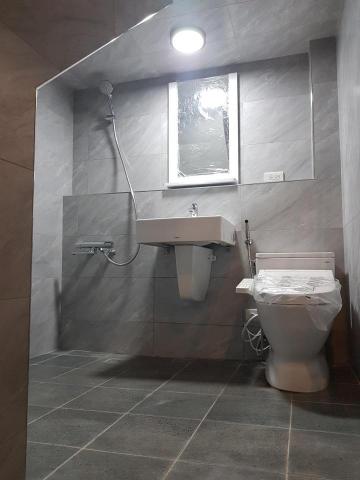 陳鵑兒 - 樓梯下浴室翻修工程