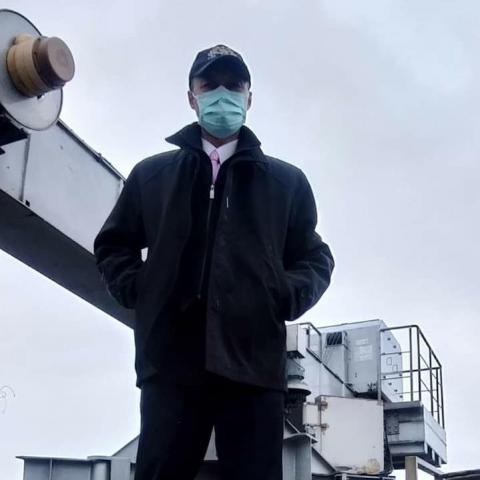 提供清粉刺面膜服務的專家陳錦權 經理