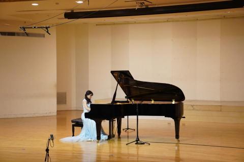 田百玉 - 高二的獨奏會擔任鋼琴獨奏