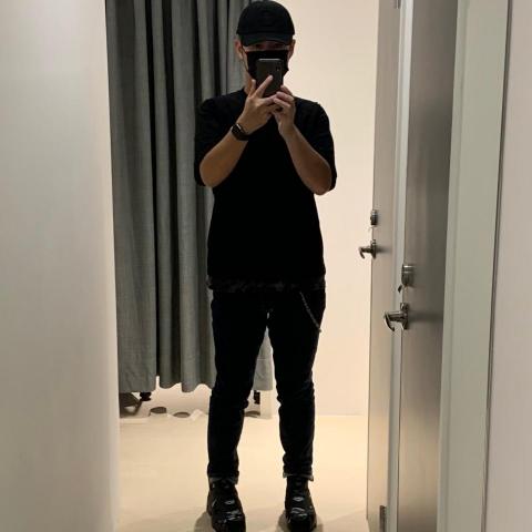 提供洗剪燙染服務的專家Allen Scofield Chen