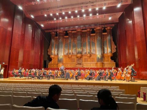 田百玉 - 高中管弦樂團至國家音樂廳演出，擔任小提琴一部