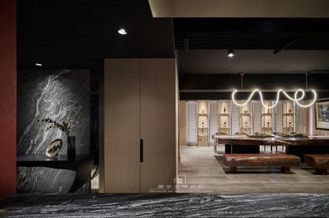 墨承空間設計 - 水墨砂紅
玄關銀河光束石材端景,轉換大地山水意象,引領賓客。 墨承空間設計 - 水墨砂紅
玄關銀河光束石材端景,轉換大地山水意象,引領賓客。