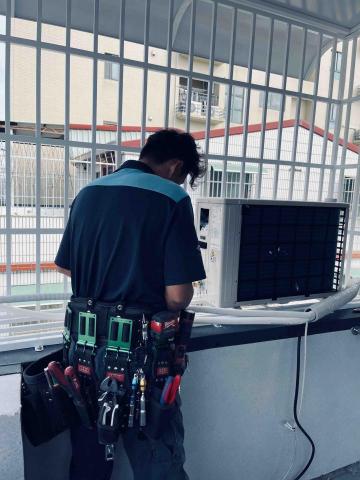 提供馬桶安裝高雄服務的專家楊得志