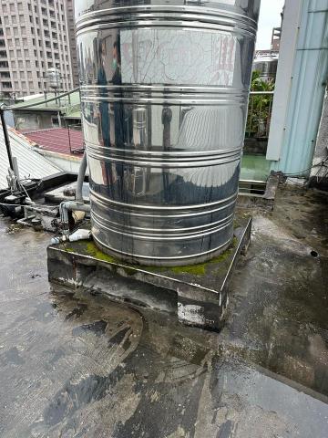 東鴻室內裝潢有限公司 - 頂樓漏水施工前照片