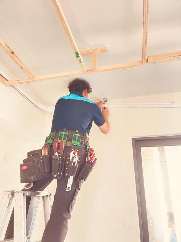 楊得志 - 配合木工裝潢