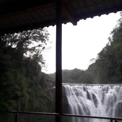 提供油壓服務的專家周賢明