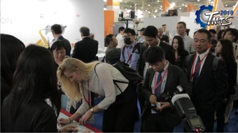 岡田博伸(自由契約翻譯) - 2018台灣國際工具機展，陪同日本記者當隨行口譯員