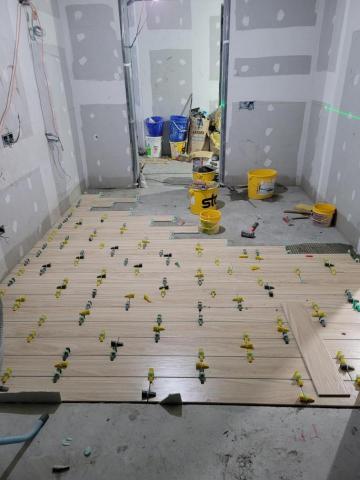 霈元石材工程行 - 木紋磚施工