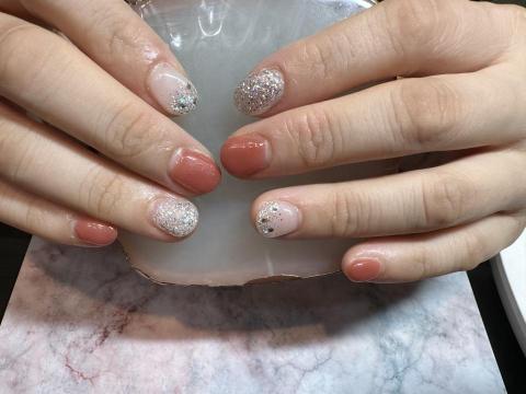 鄭月珍 - 超顯白乾燥玫瑰色搭配碎鑽更顯高貴氣質。