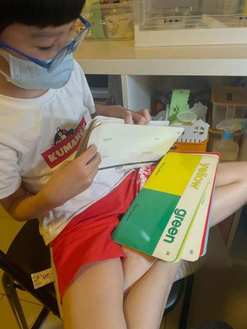 蔡心喬 - 字卡教學活潑生動