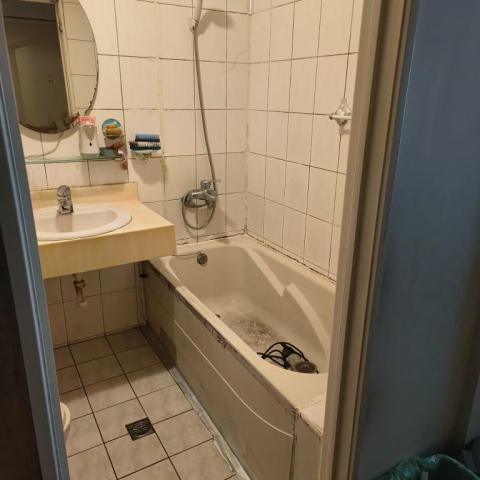 品瀚拆除工程 - 新店浴缸拆除做乾澀分離.