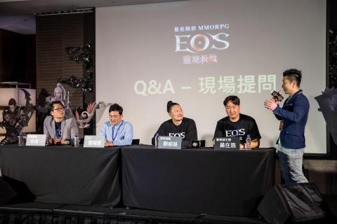 林之勳 - 遊戲玩家見面會，韓國原廠向玩家說明未來改版計畫時的即時翻譯