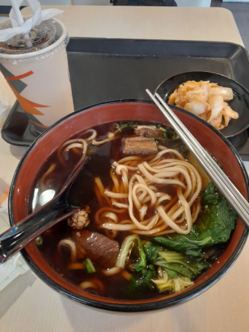 李宗潤(aicetasaya) - 三商牛肉麵拍照