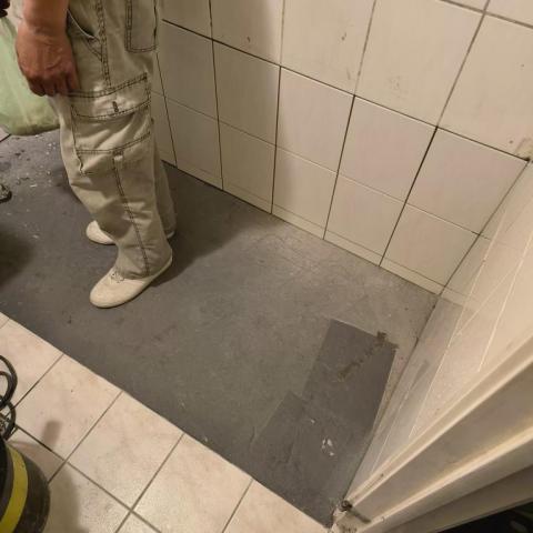 品瀚拆除工程 - 新店舊浴缸拆除改乾澀分離壁磚完成照