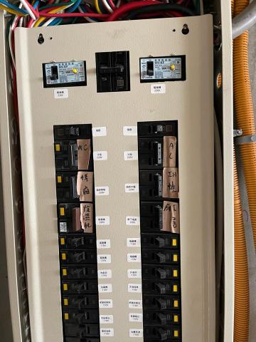 輝潤水電工程 - 電箱迴路標示且依序排列 輝潤水電工程 - 電箱迴路標示且依序排列