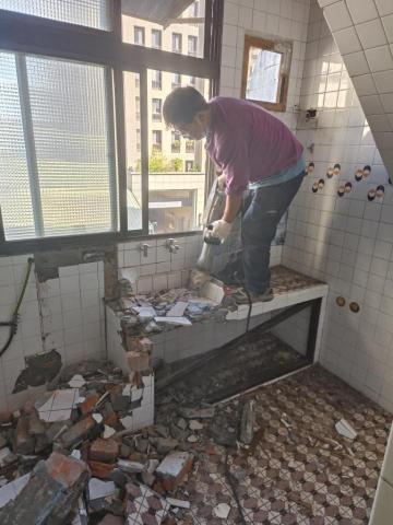 和渥居家修繕工程行 - 廚房舊有流理台打除